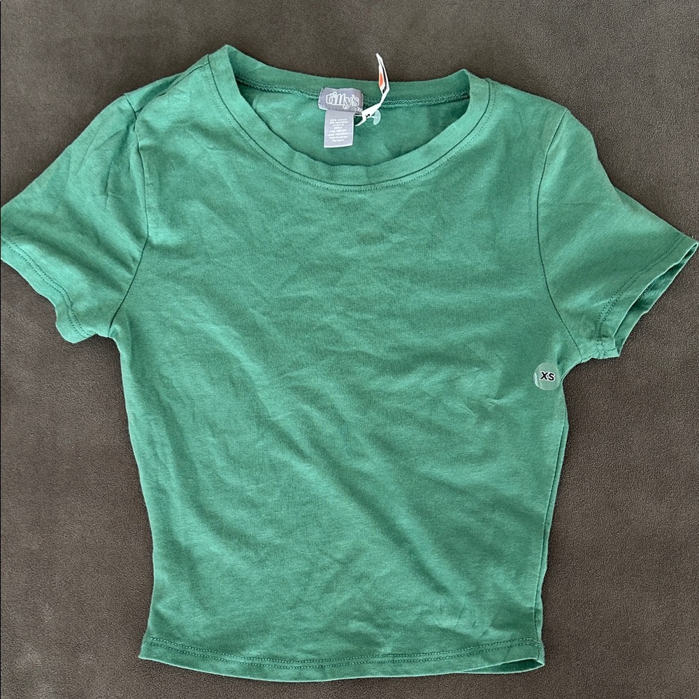 Tilly's Green Short Sleeve Cropped Tee
